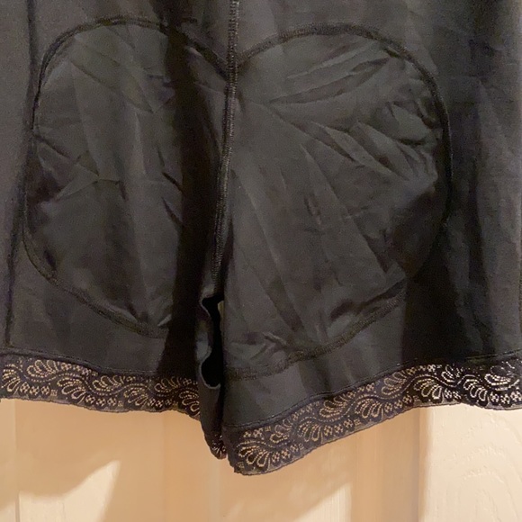 Leonisa - Picture 6 of 11